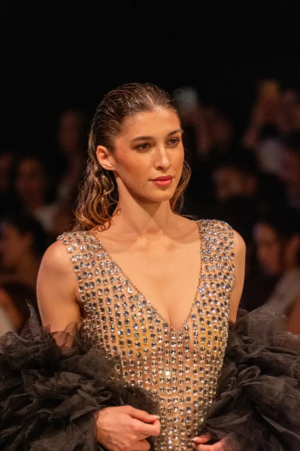8. Antalya Fashion Week 2025 podyum fotoğrafı — moda fotoğrafçısı Soner Erdoğan