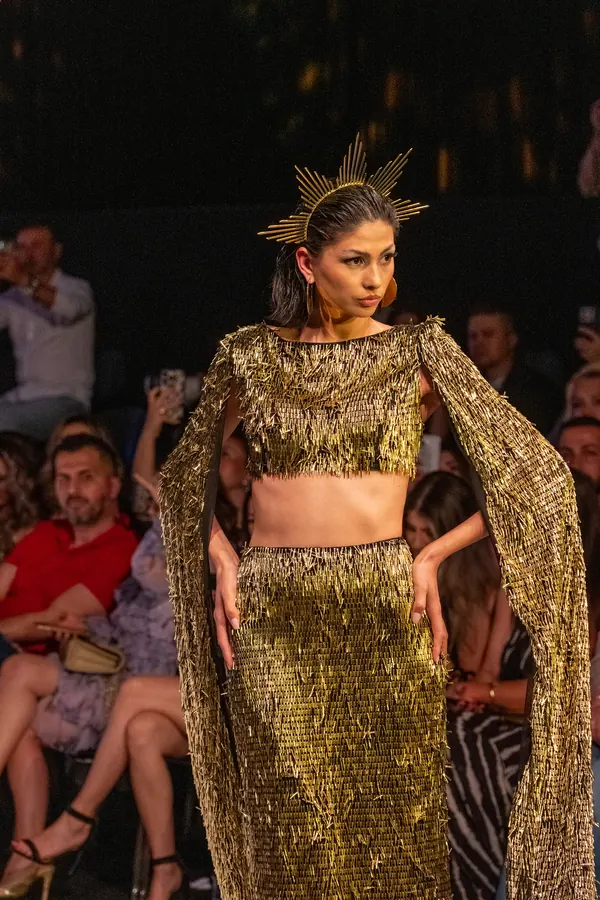 8. Antalya Fashion Week 2025 podyum fotoğrafı — moda fotoğrafçısı Soner Erdoğan