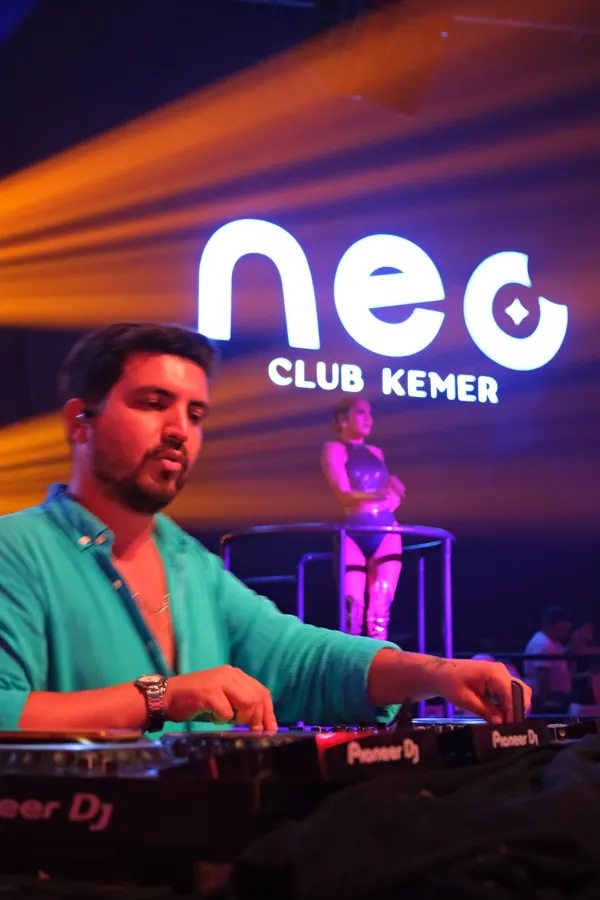 Neo Club Kemer DJ performansı fotoğrafı — Soner Erdoğan