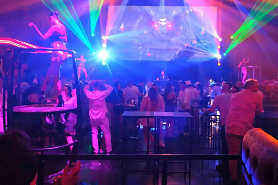 Neo Club Kemer kulüp ışık şovu fotoğrafı — Soner Erdoğan